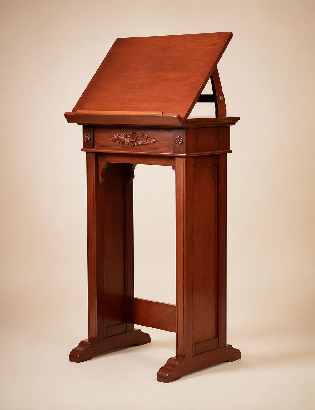 Wooden standing shtender with adjustable slanted top